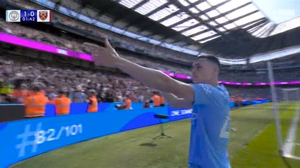 Phil Foden sớm làm tan nát trái tim cổ động viên Arsenal. Cổ động viên Arsenal thất thần khi nghe tin Man City đăng quang Ngoại hạng Anh