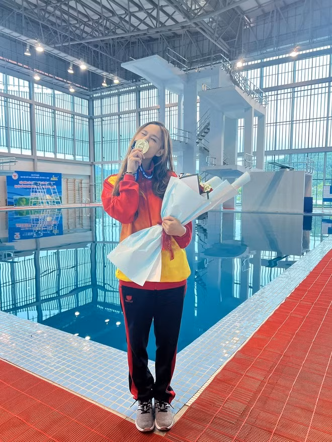 Ngắm bộ sưu tập huy chương 'khủng' của Hoa khôi đội tuyển nhảy cầu Việt Nam