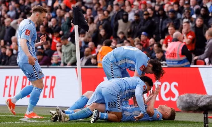 Chùm ảnh: Man United lầm lũi rời sân dù vào chung kết FA Cup