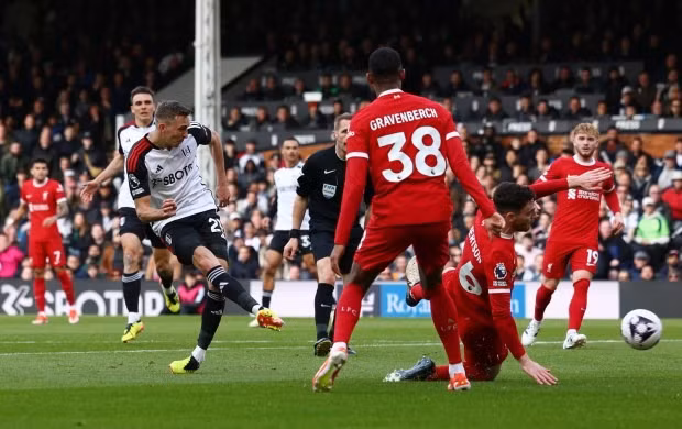 Liverpool soán vị trí Man City, trở lại đường đua vô địch 
