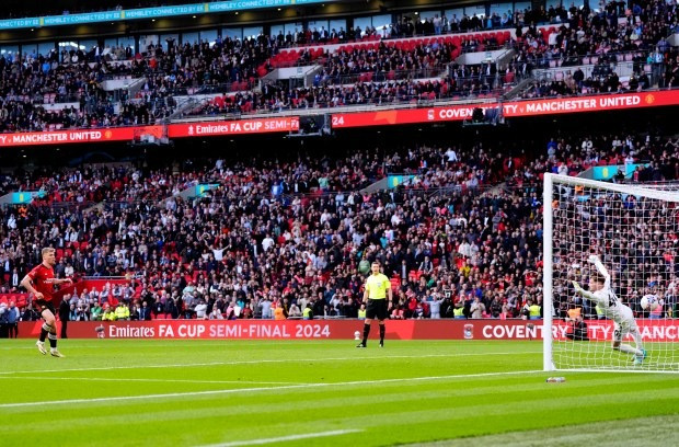 Chùm ảnh: Man United lầm lũi rời sân dù vào chung kết FA Cup