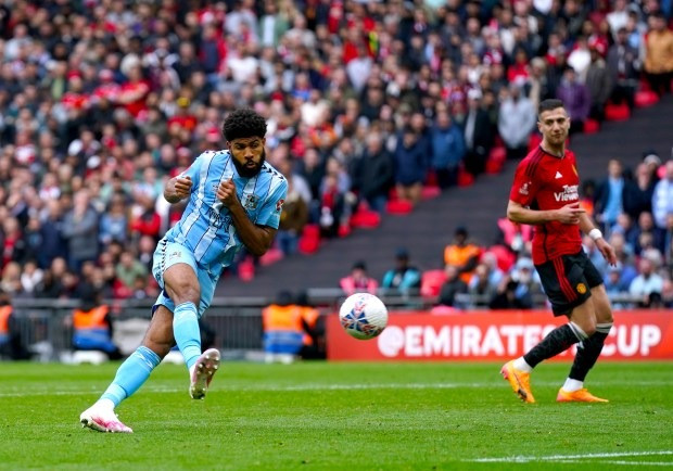 Chùm ảnh: Man United lầm lũi rời sân dù vào chung kết FA Cup