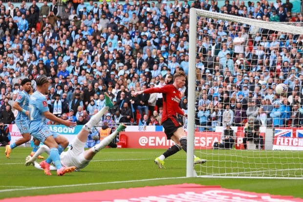 Chùm ảnh: Man United lầm lũi rời sân dù vào chung kết FA Cup