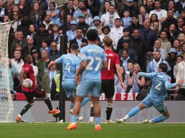 Chùm ảnh: Man United lầm lũi rời sân dù vào chung kết FA Cup