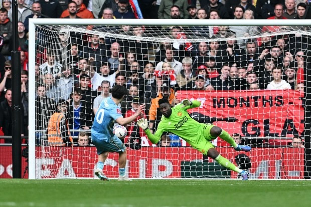 Chùm ảnh: Man United lầm lũi rời sân dù vào chung kết FA Cup