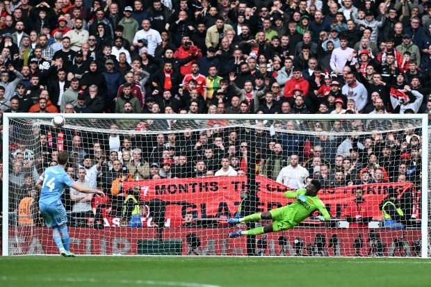 Chùm ảnh: Man United lầm lũi rời sân dù vào chung kết FA Cup