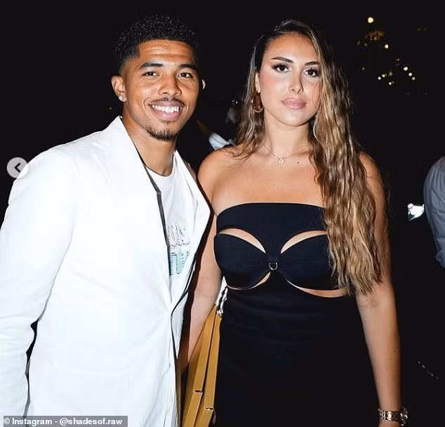 Sao Chelsea và bà xã nóng bỏng xóa ảnh cưới, hủy theo dõi