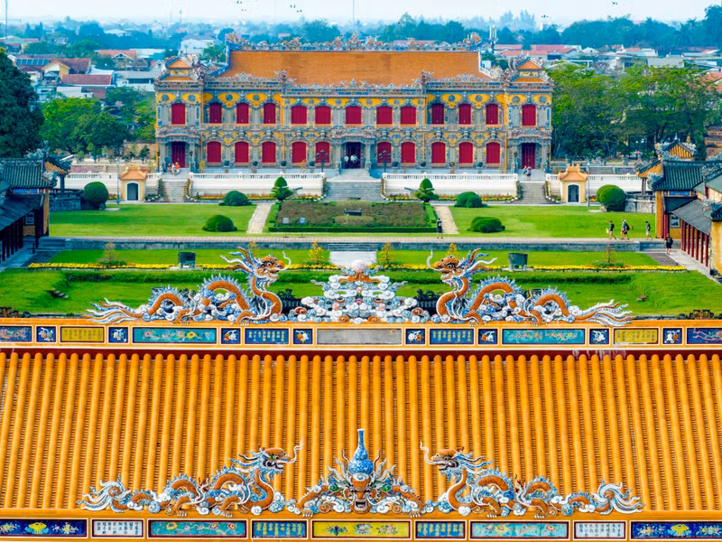 Cận cảnh điện Kiến Trung trăm tỉ mở cửa miễn phí đón khách dịp Tết