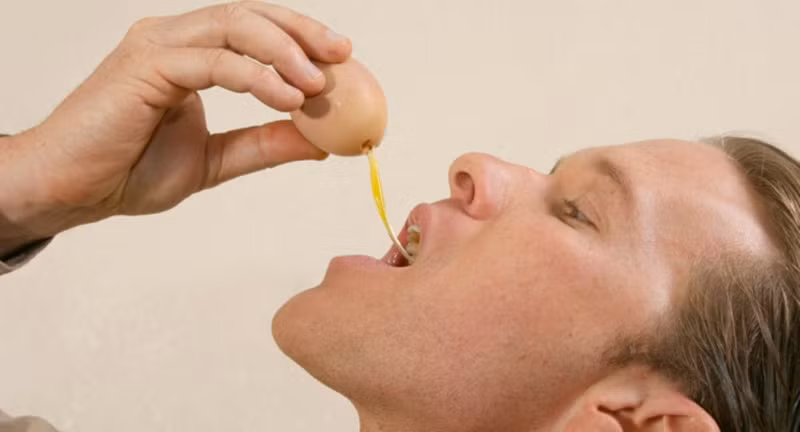 Trứng là một trong những thực phẩm tốt nhất để ăn khi bị viêm thanh quản vì chúng dễ nuốt và chứa nhiều chất dinh dưỡng, nhất là protein. Top thực phẩm khắc tinh của viêm, mũi họng