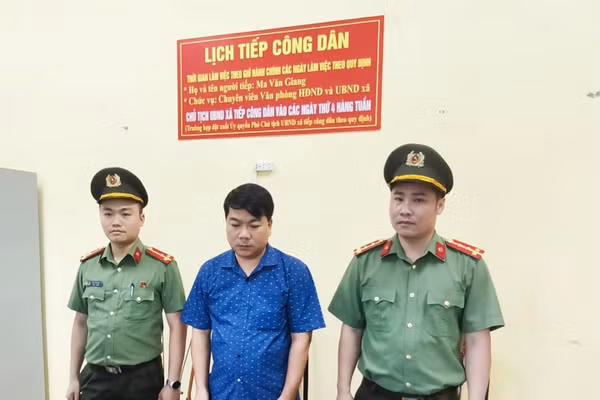 Phạm Quốc Dương tại Cơ quan điều tra. (Ảnh: Công an Tuyên Quang)