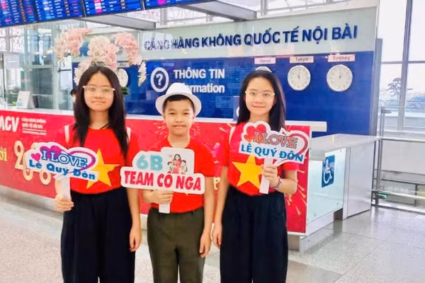 Ba em học sinh của Trường THCS Lê Quý Đôn.