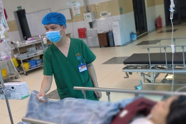 Cô giáo trẻ may mắn được đưa đến bệnh viện kịp thời. (Ảnh: BVCC)