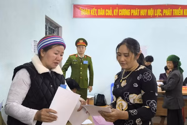 Người dân nơi địa đầu Tổ quốc thể hiện tinh thần trách nhiệm trong cuộc bầu cử.