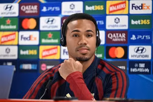 Trung vệ Gabriel Magalhaes phát biểu tại buổi họp báo ngày 12/10, trước trận Arsenal tiếp Lille ở lượt 2 vòng phân hạng Champions League 2026-2027. Ảnh: David Price/Arsenal FC. Ảnh: Getty.