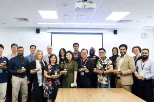 Giảng viên và nhân viên được trao chứng nhận Advance HE Fellowship của RMIT Việt Nam. Ảnh: RMIT