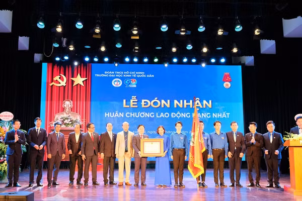 Đại học Kinh tế Quốc dân sôi nổi hoạt động chào mừng 70 năm thành lập trường