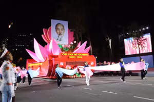 Đây là lần tổng hợp luyện diễu binh, diễu hành lần 2 trước khi bước vào sơ duyệt cấp Nhà nước vào ngày 25/4 và tổng duyệt toàn bộ vào ngày 27/4.