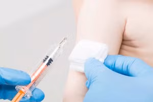 Tiêm ngừa vaccine đóng vai trò quan trọng trong việc phòng chống bệnh cho trẻ. 