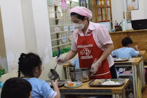 Một bữa ăn bán trú tại trường học trên địa bàn TPHCM. 