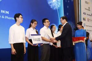 Ở hạng mục trực tiếp, quỹ trao 160 suất học bổng với tổng trị giá 6,4 tỷ đồng.