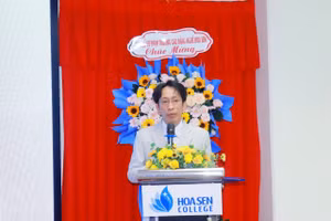 Bổ nhiệm TS Mạch Trần Huy làm Hiệu trưởng Trường Cao đẳng nghề Hoa Sen. 
