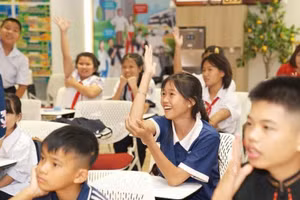 Các em nhỏ nhiệt tình tham gia các hoạt động tương tác trong buổi tham quan tại Văn phòng Công ty Acecook Việt Nam.