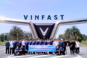 Sinh viên Trường Cao đẳng Công nghệ TPHCM thực tập tại Vinfast. 