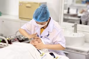 Buổi học thực hành của sinh viên Trường Trung cấp Nguyễn Tất Thành. 