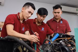 Sinh viên khoa Công nghệ Kỹ thuật - Trường Trung cấp Nguyễn Tất Thành.