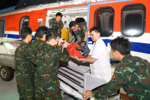 Bệnh nhân H. bị ròng rọc đập vào vùng mặt và ngã bất tỉnh.
