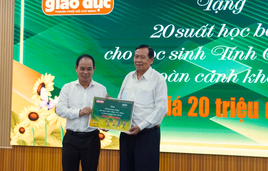 bao-chi-tnag-qua-3.jpg