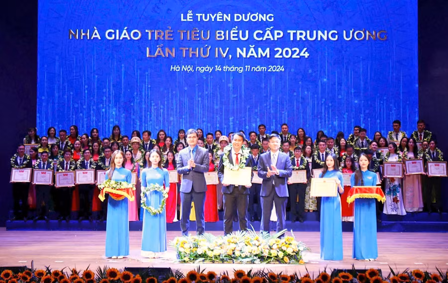 thay-giao-tre-tung-vinh-danh-sach-vang-sang-tao-viet-nam-2.jpg