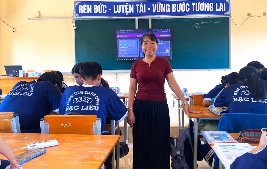 co-my-truyen-cam-hung-day-tieng-anh-cho-hoc-tro.jpg