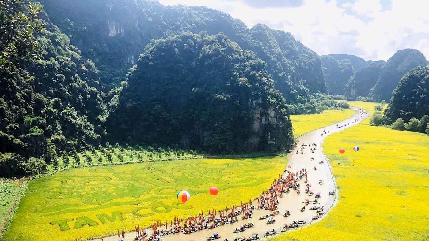Hình ảnh Tam Cốc – Tràng An trong tuần du lịch Ninh Bình 2025 - Ảnh: ITN.
