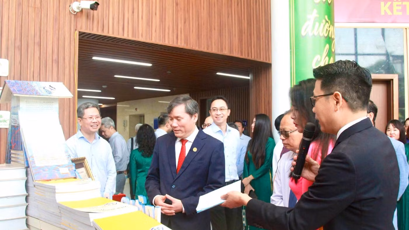 Trưng bày diễn ra đến hết ngày 22/8 tại trụ sở Viện Hàn lâm Khoa học xã hội Việt Nam - Ảnh: BTC.