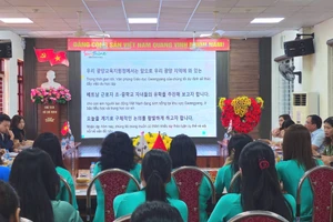 Buổi làm việc giữa đại diện Văn phòng Giáo dục Hàn Quốc và Sở GD&ĐT diễn ra tại Trường THCS Trần Phú.