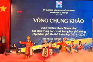 Học sinh Hải Phòng tự tin thể hiện tài năng Âm nhạc.