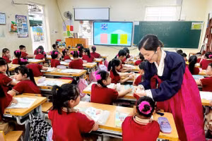 Cô trò Trường Tiểu học An Dương, phường An Dương, TP Hải Phòng trong giờ học.