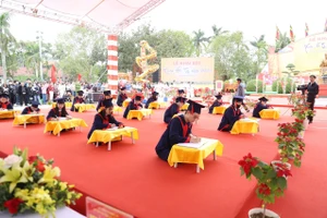 Học sinh khai bút đầu Xuân.