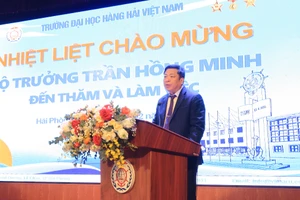 Bộ trưởng Trần Hồng Minh phát biểu tại buổi làm việc với Trường Đại học Hàng hải Việt Nam.