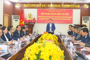 Ông Đào Trọng Đức - Chủ tịch Uỷ ban Mặt trận Tổ quốc Việt Nam TP Hải Phòng chủ trì hội nghị.