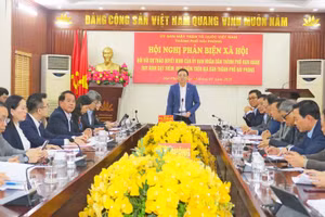 Ông Đào Trọng Đức - Chủ tịch Uỷ ban Mặt trận Tổ quốc Việt Nam TP Hải Phòng chủ trì hội nghị.