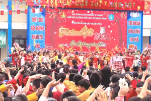 Học sinh hào hứng hát vang bài hát Tết là Tết.