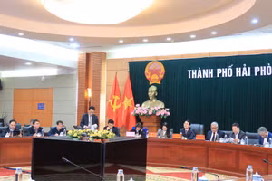 Chương trình Hội nghị sáng 26/12 do Phó Chủ tịch UBND TP Lê Khắc Nam chủ trì.