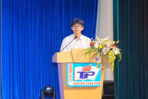 Em Nguyễn Hữu Thành trong lễ ra quân các đội tuyển chọn học sinh giỏi quốc gia dự thi quốc tế.