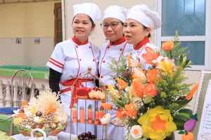 Nhân viên nuôi dưỡng trong các trường mầm non quận An Dương tham gia Liên hoan cấp quận.