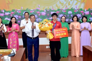 Học sinh đạt Huy chương Bạc Olympic Sinh học quốc tế IBO 2025 được TP Hải Phòng khen thưởng.