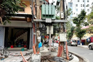 Nhiều công trình cải tạo vỉa vè trên địa bàn Hải Phòng chưa đúng tiến độ. (Ảnh: MH)