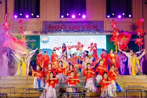 Học sinh Trường THPT Ngô Quyền (phường Lê Chân) toả sáng với các hoạt động văn nghệ.