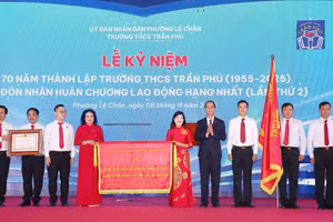 Trường THCS Trần Phú vinh dự đón Huân chương lao động hạng Nhất (lần thứ 2).